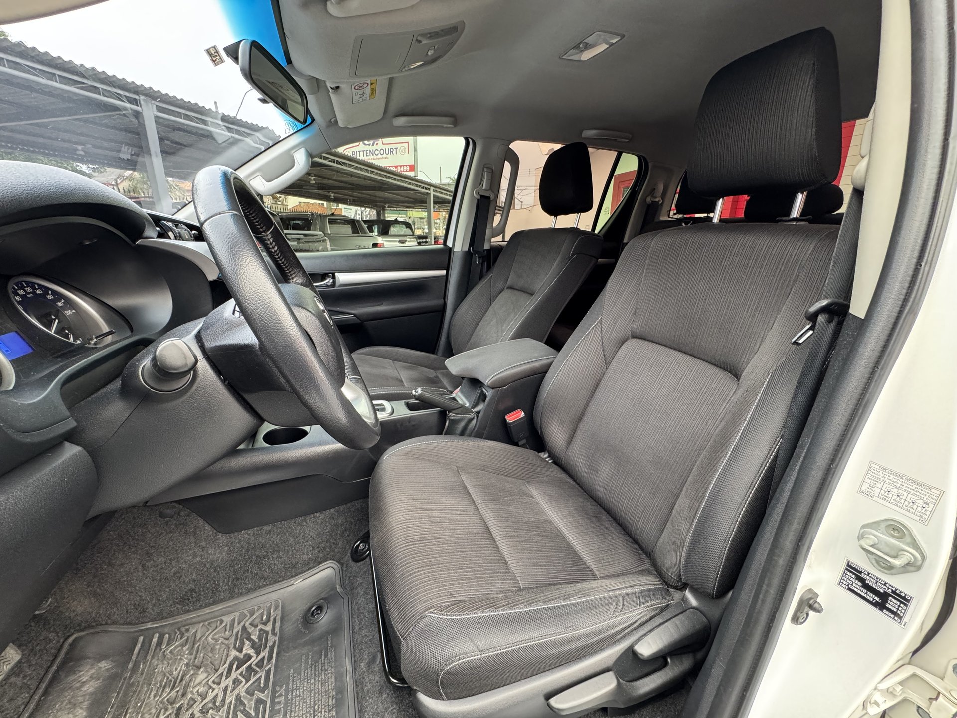 Toyota Hilux 2.8 D-4D Turbo Diesel CD SR 4X4 Automático 2018/2019 foto 8