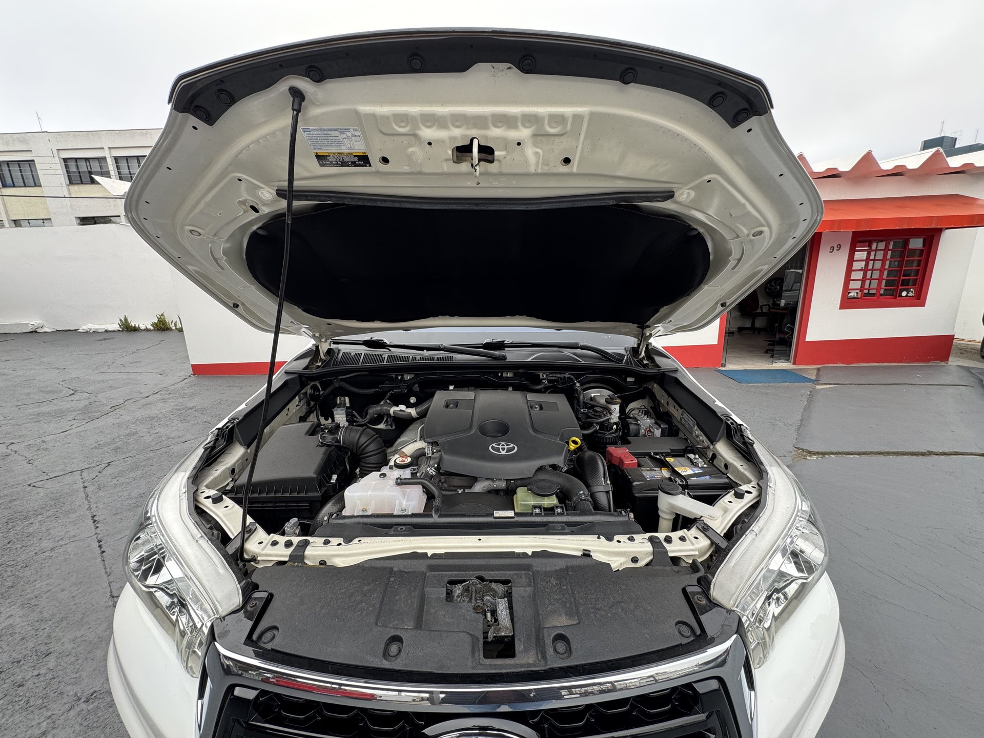 Toyota Hilux 2.8 D-4D Turbo Diesel CD SR 4X4 Automático 2018/2019 foto 10