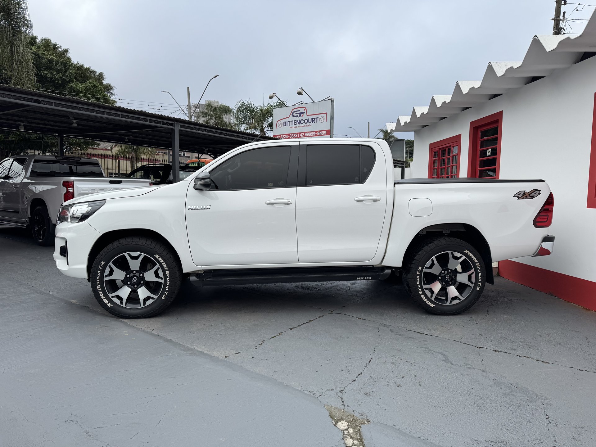 Toyota Hilux 2.8 D-4D Turbo Diesel CD SR 4X4 Automático 2018/2019 foto 2