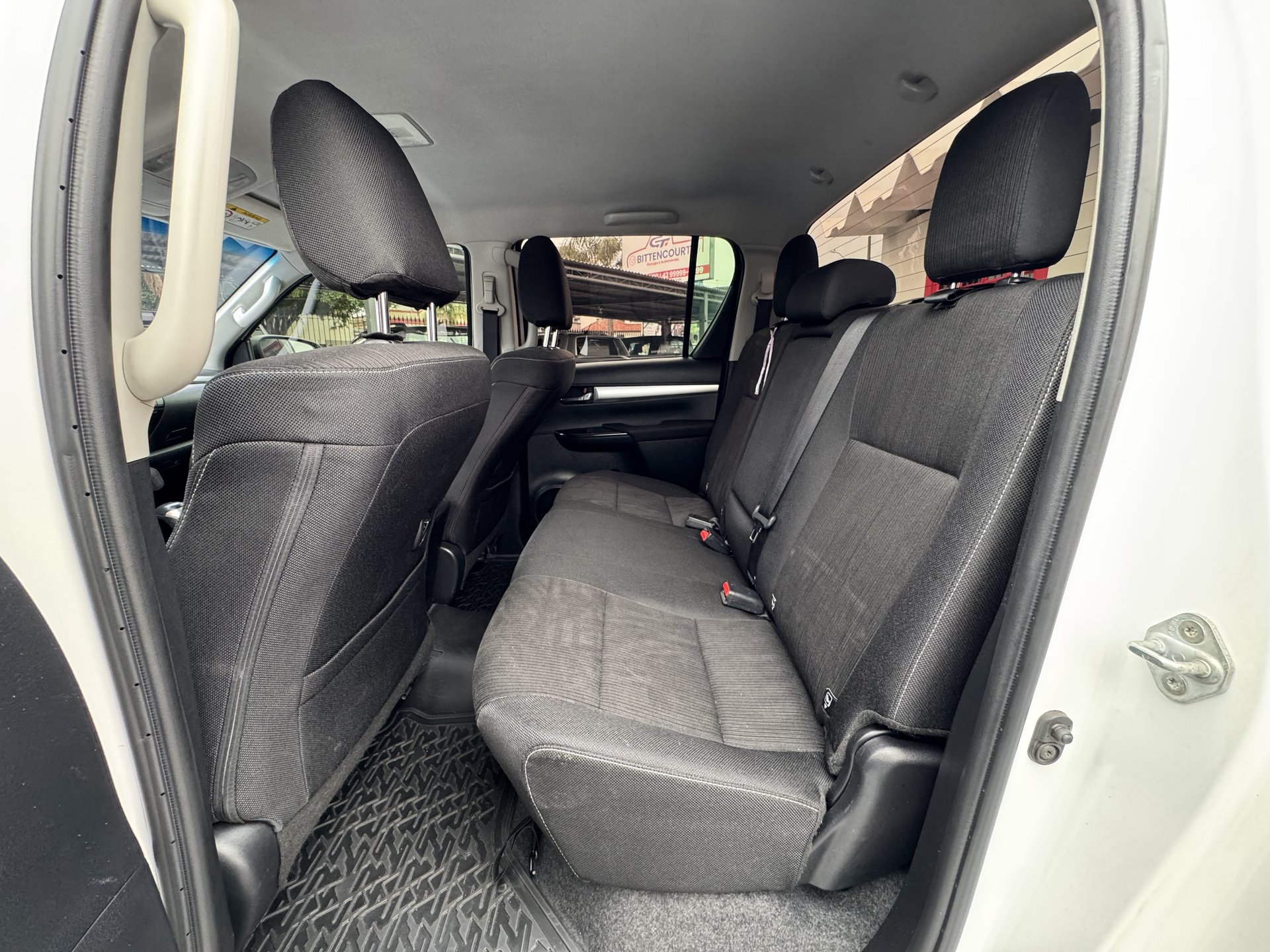 Toyota Hilux 2.8 D-4D Turbo Diesel CD SR 4X4 Automático 2018/2019 foto 9