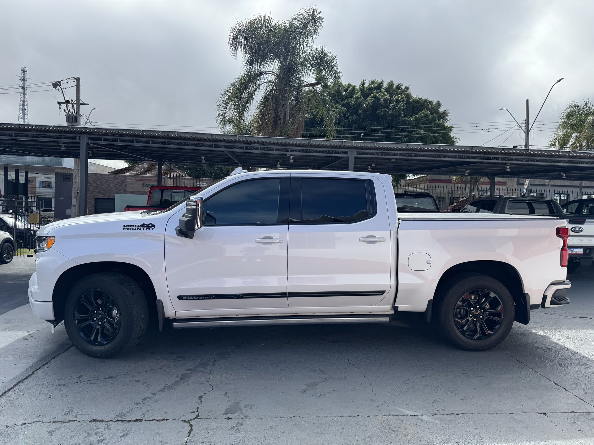 Chevrolet Silverado 5.3 High Contry V8 AWD AUT. 2023/2024 foto 2