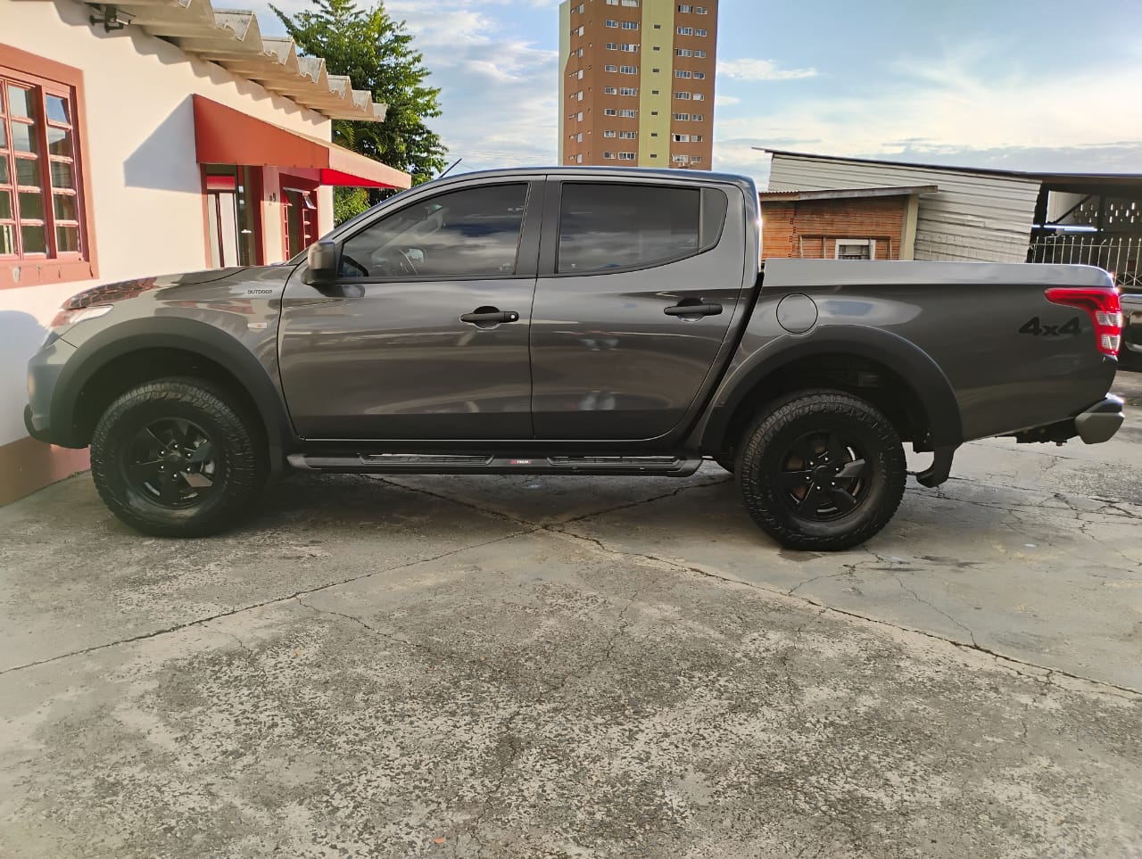 Mitsubishi L200 Triton 2.4 16V Turbo Diesel Outdoor GLS CD 4X4 Automático 2023/2024 foto 4