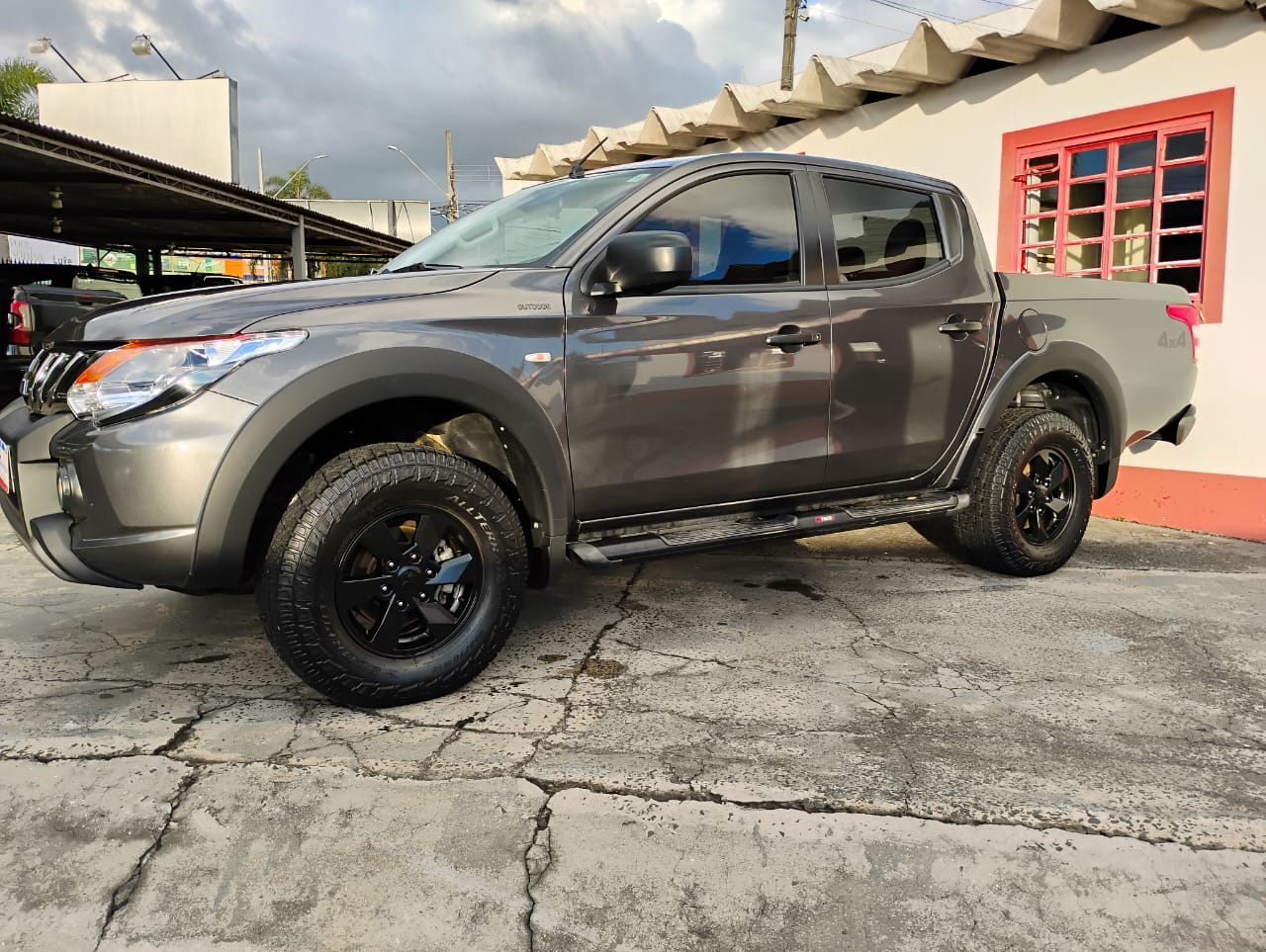 Mitsubishi L200 Triton 2.4 16V Turbo Diesel Outdoor GLS CD 4X4 Automático 2023/2024 foto 3